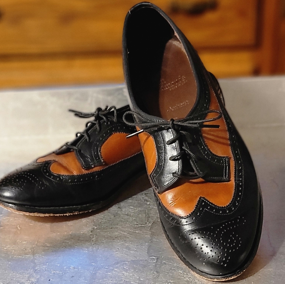 Allen Edmonds Amherst Oxfords Wing Tip shoes 6.5 (fits like 6 bc runs narrow)